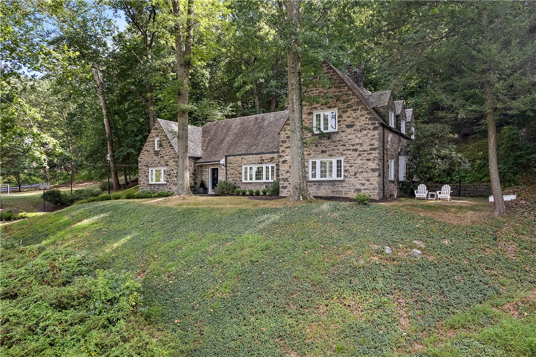 Edgeworth, Pennsylvania 15143, United States, 5 Bedrooms Bedrooms, ,4 BathroomsBathrooms,Residential,Active,203180