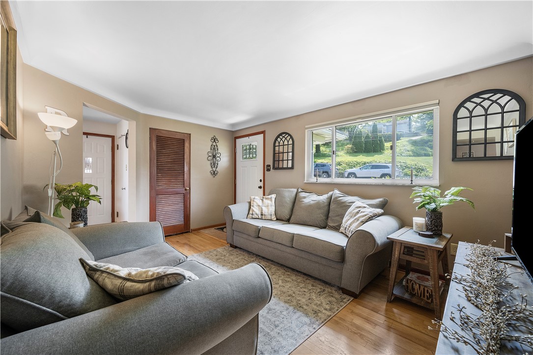 Lincoln Place, Pennsylvania 15207, United States, 2 Bedrooms Bedrooms, ,2 BathroomsBathrooms,Residential,Contingent,145944