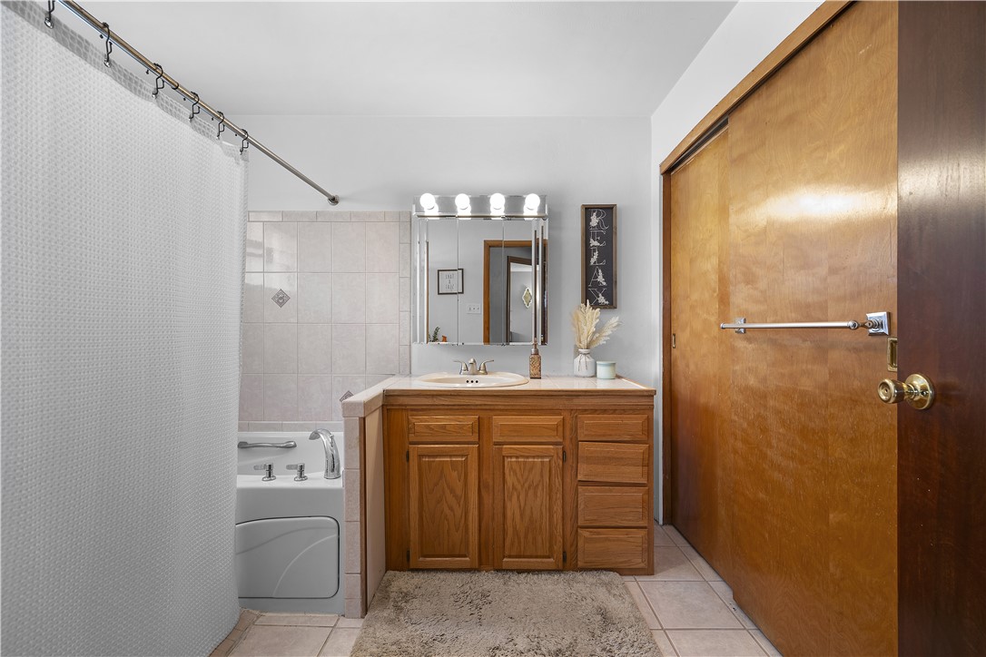 Lincoln Place, Pennsylvania 15207, United States, 2 Bedrooms Bedrooms, ,2 BathroomsBathrooms,Residential,Contingent,145944