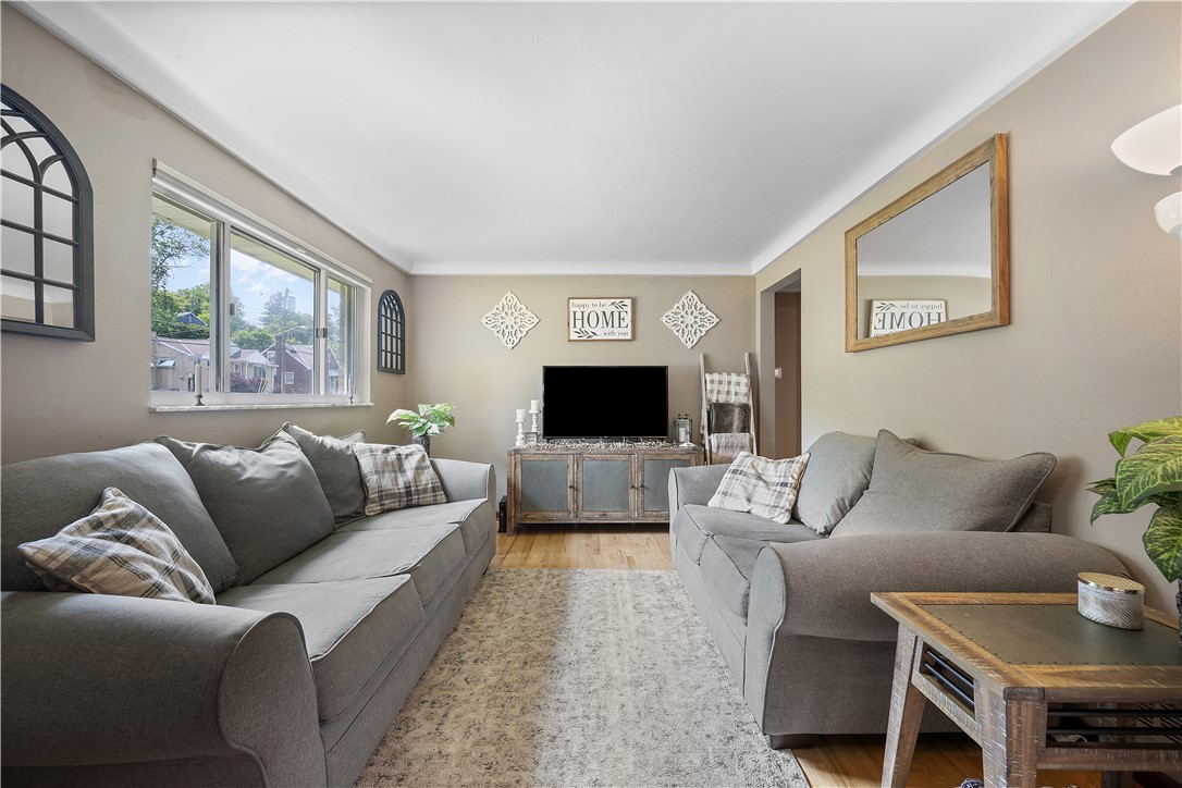 Lincoln Place, Pennsylvania 15207, United States, 2 Bedrooms Bedrooms, ,2 BathroomsBathrooms,Residential,Contingent,145944