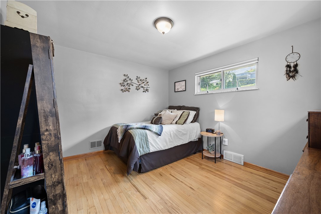 Lincoln Place, Pennsylvania 15207, United States, 2 Bedrooms Bedrooms, ,2 BathroomsBathrooms,Residential,Contingent,145944