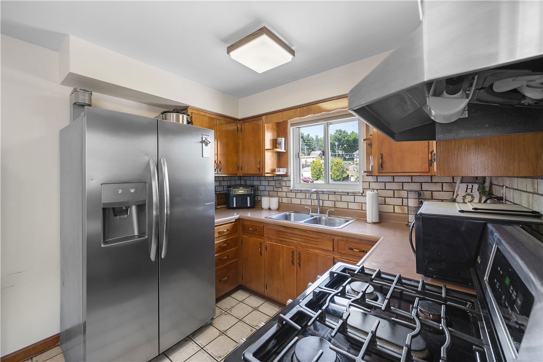 Lincoln Place, Pennsylvania 15207, United States, 2 Bedrooms Bedrooms, ,2 BathroomsBathrooms,Residential,Contingent,145944