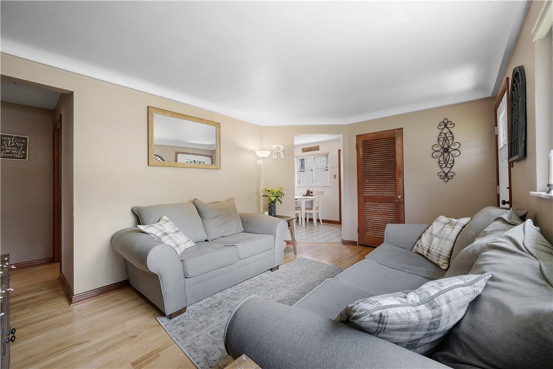 Lincoln Place, Pennsylvania 15207, United States, 2 Bedrooms Bedrooms, ,2 BathroomsBathrooms,Residential,Contingent,145944