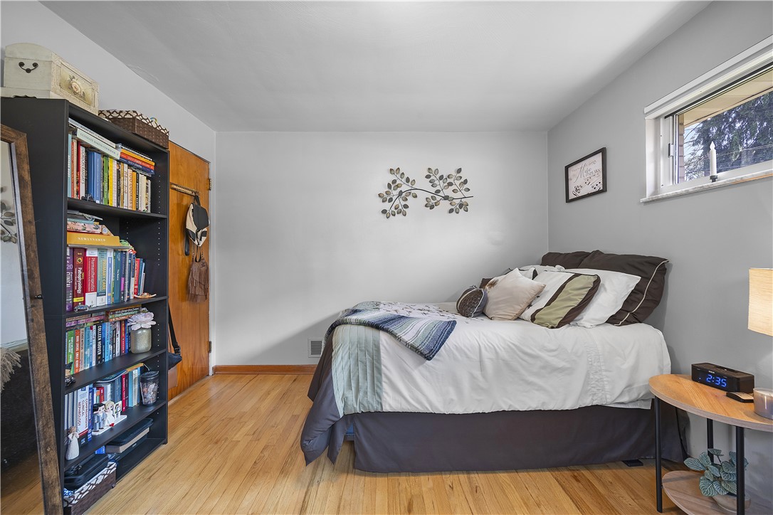 Lincoln Place, Pennsylvania 15207, United States, 2 Bedrooms Bedrooms, ,2 BathroomsBathrooms,Residential,Contingent,145944