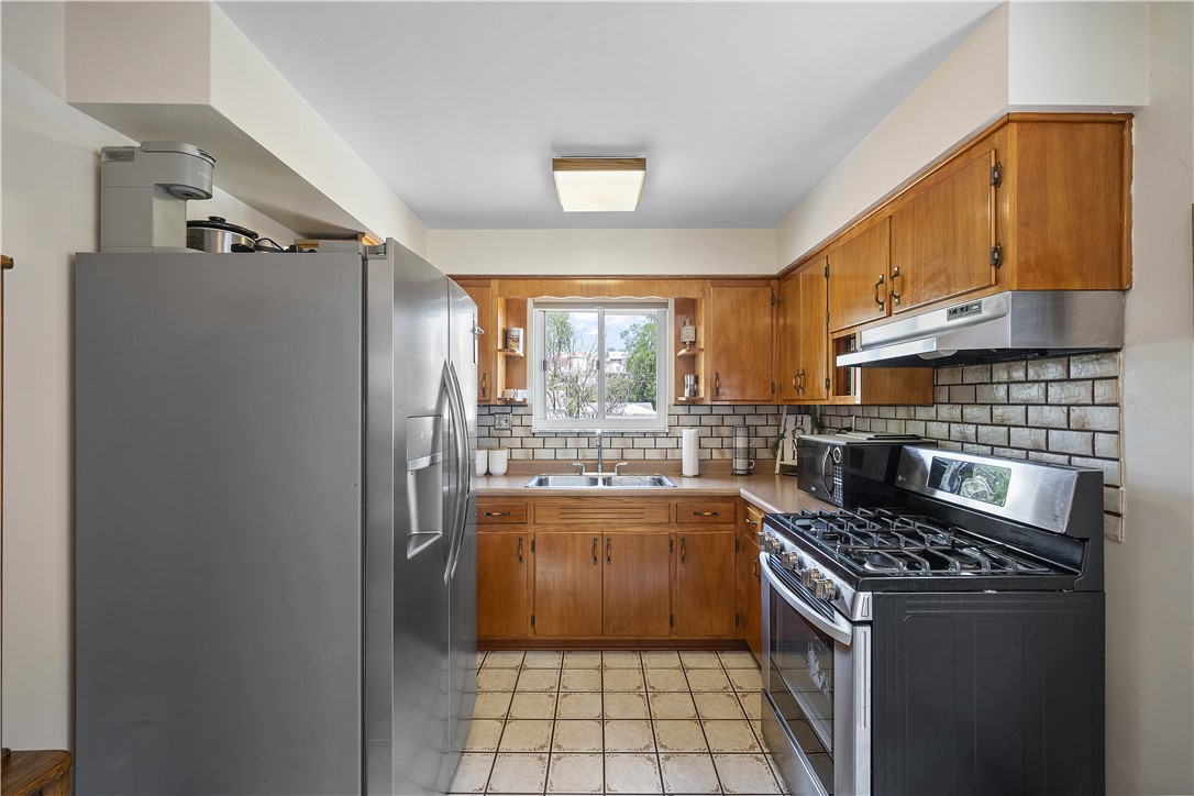 Lincoln Place, Pennsylvania 15207, United States, 2 Bedrooms Bedrooms, ,2 BathroomsBathrooms,Residential,Contingent,145944