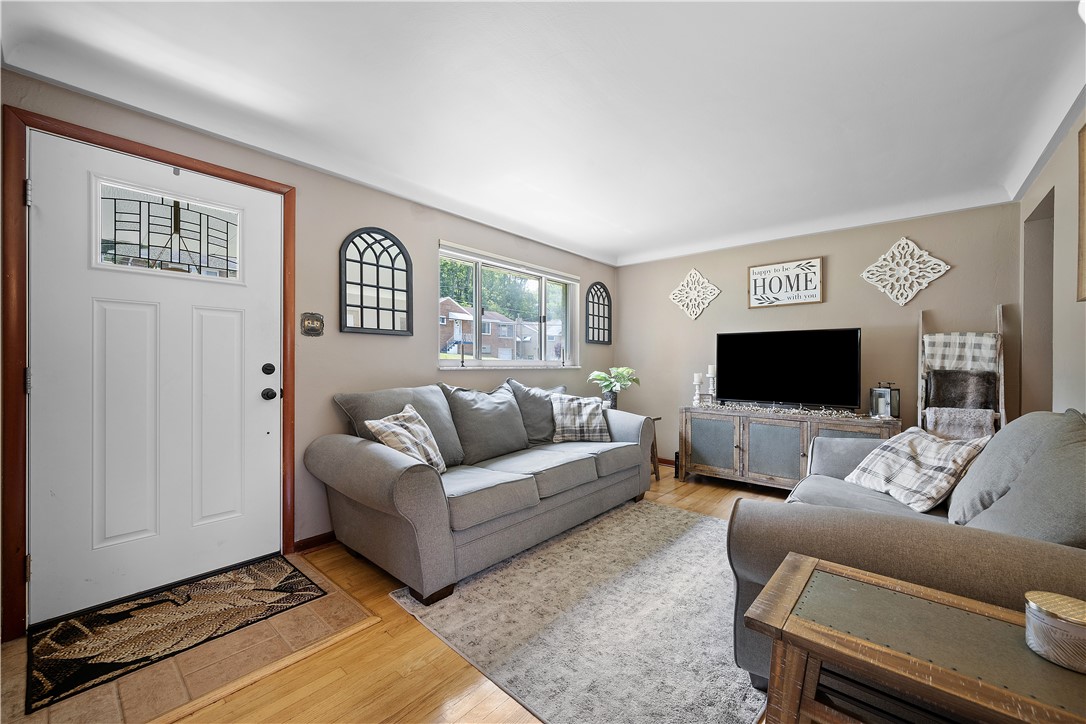 Lincoln Place, Pennsylvania 15207, United States, 2 Bedrooms Bedrooms, ,2 BathroomsBathrooms,Residential,Contingent,145944