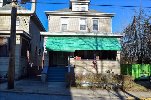 Photo of 908 Liberty St, Mc Kees Rocks, PA 15136 (MLS # 1742380)