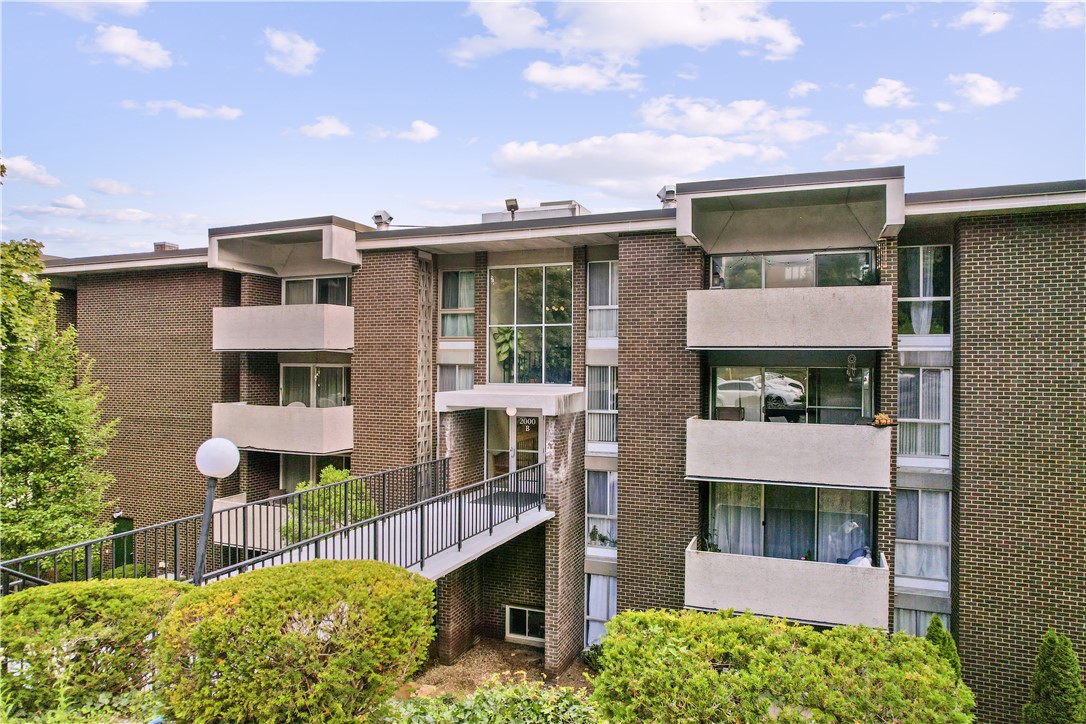 2407 Charlemagne Cir