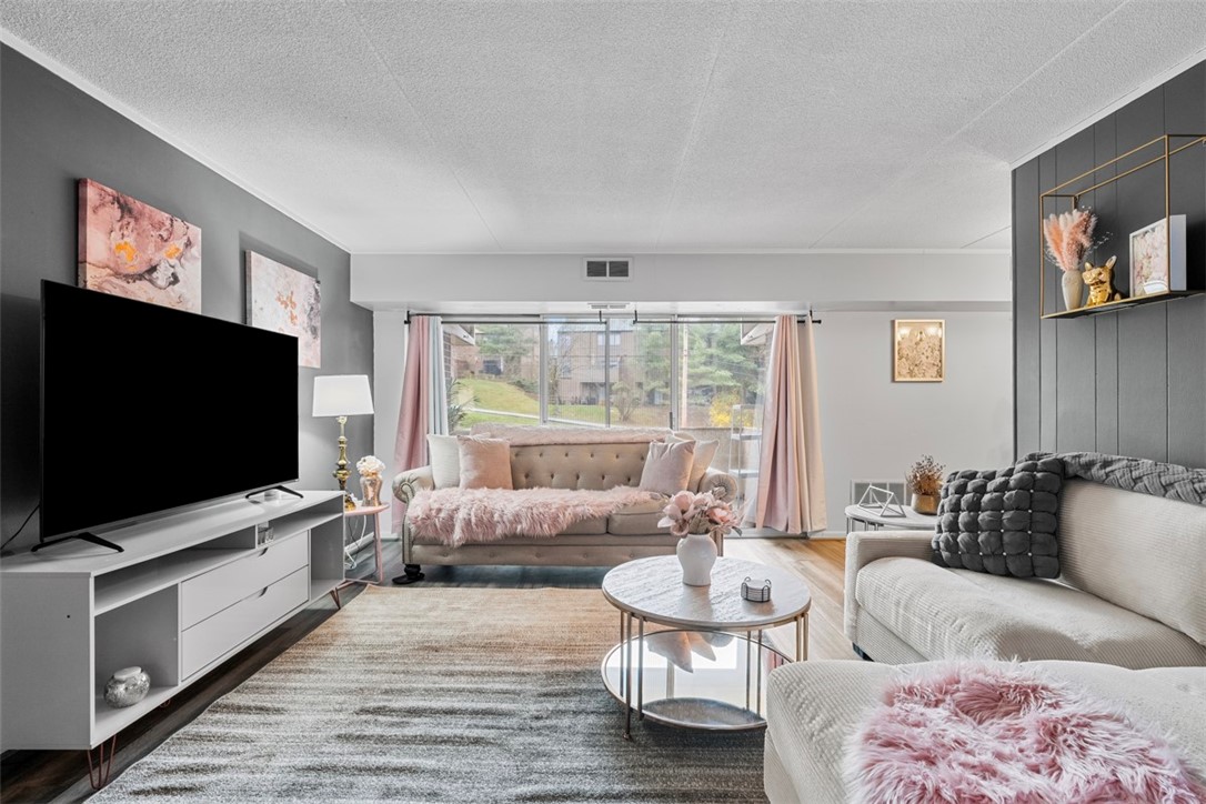 2407 Charlemagne Cir