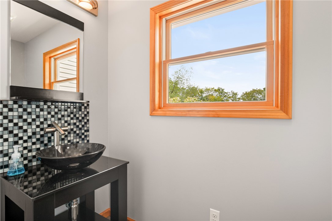 Salisbury, Pennsylvania 15558, United States, 4 Bedrooms Bedrooms, ,3 BathroomsBathrooms,Residential,Contingent,197935