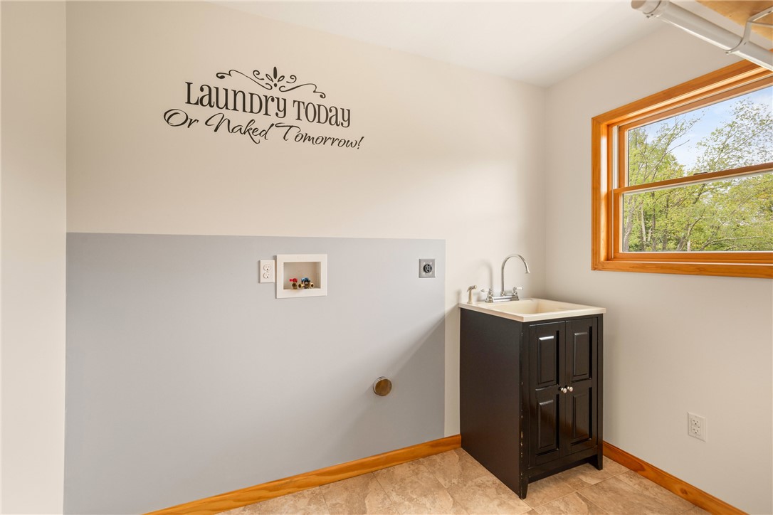 Salisbury, Pennsylvania 15558, United States, 4 Bedrooms Bedrooms, ,3 BathroomsBathrooms,Residential,Contingent,197935