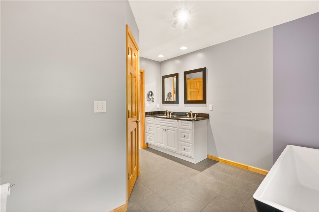 Salisbury, Pennsylvania 15558, United States, 4 Bedrooms Bedrooms, ,3 BathroomsBathrooms,Residential,Contingent,197935