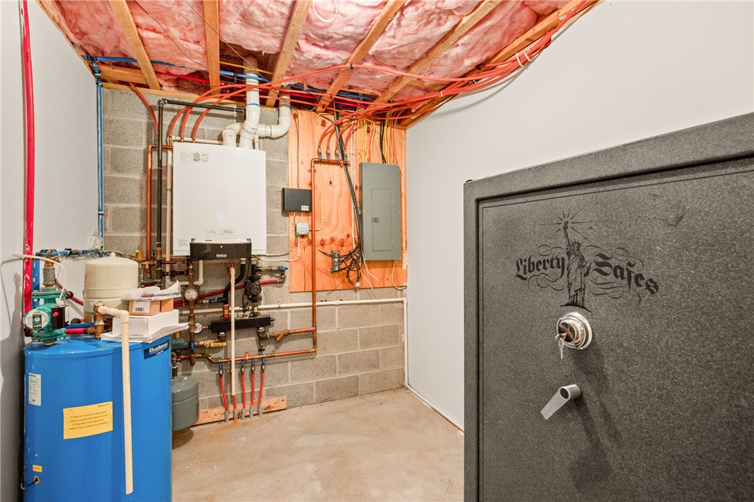 Salisbury, Pennsylvania 15558, United States, 4 Bedrooms Bedrooms, ,3 BathroomsBathrooms,Residential,Contingent,197935