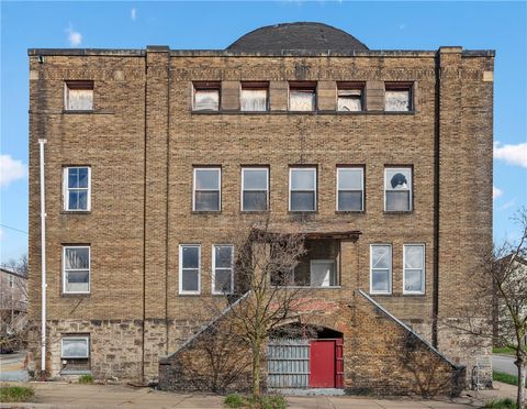 Photo of 207 Erin St, Pittsburgh, PA 15219 (MLS # 1745523)