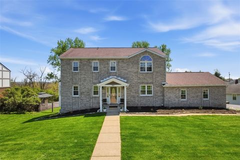 Photo of 100 Walnut Dr, Mc Kees Rocks, PA 15136 (MLS # 1749668)