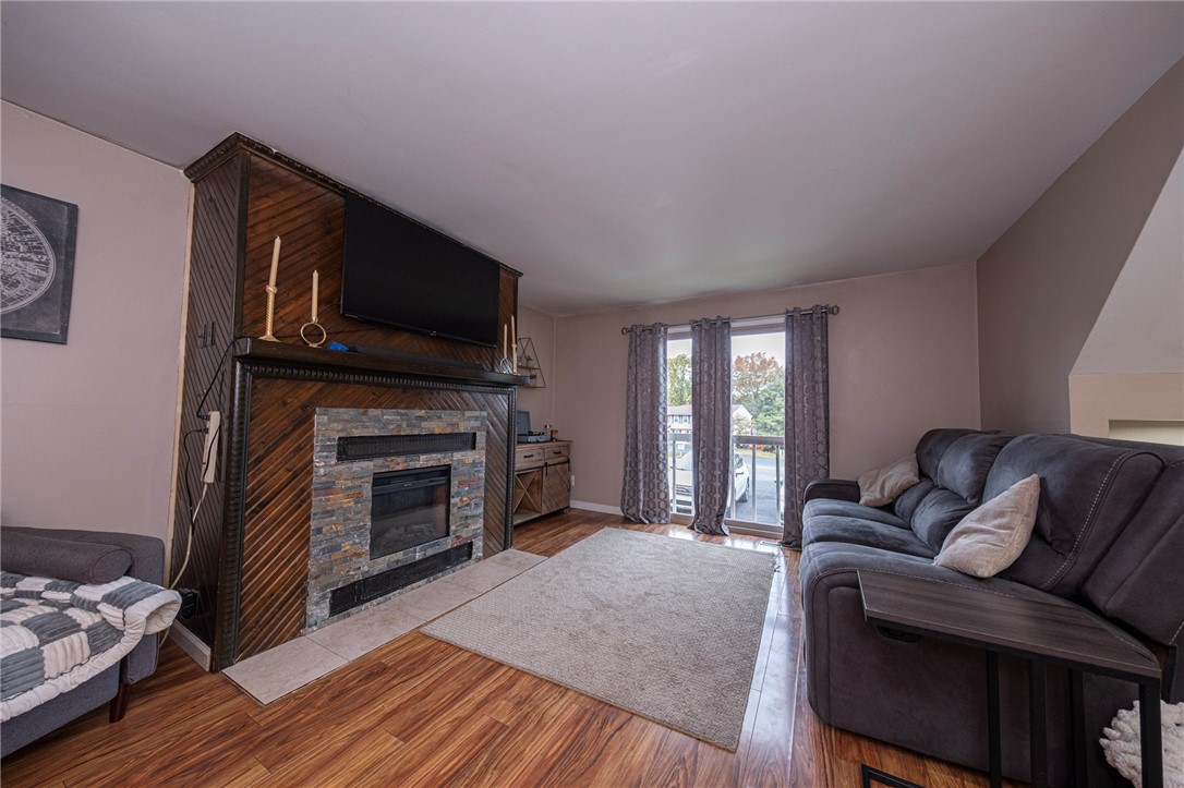 211 Parkwood Dr