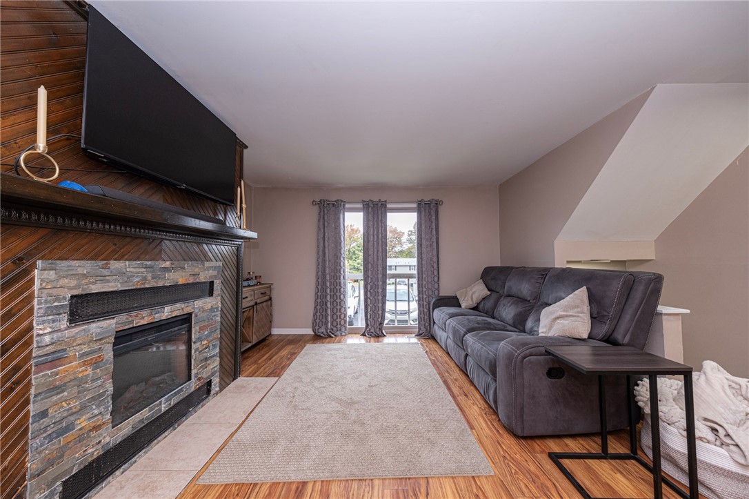 211 Parkwood Dr