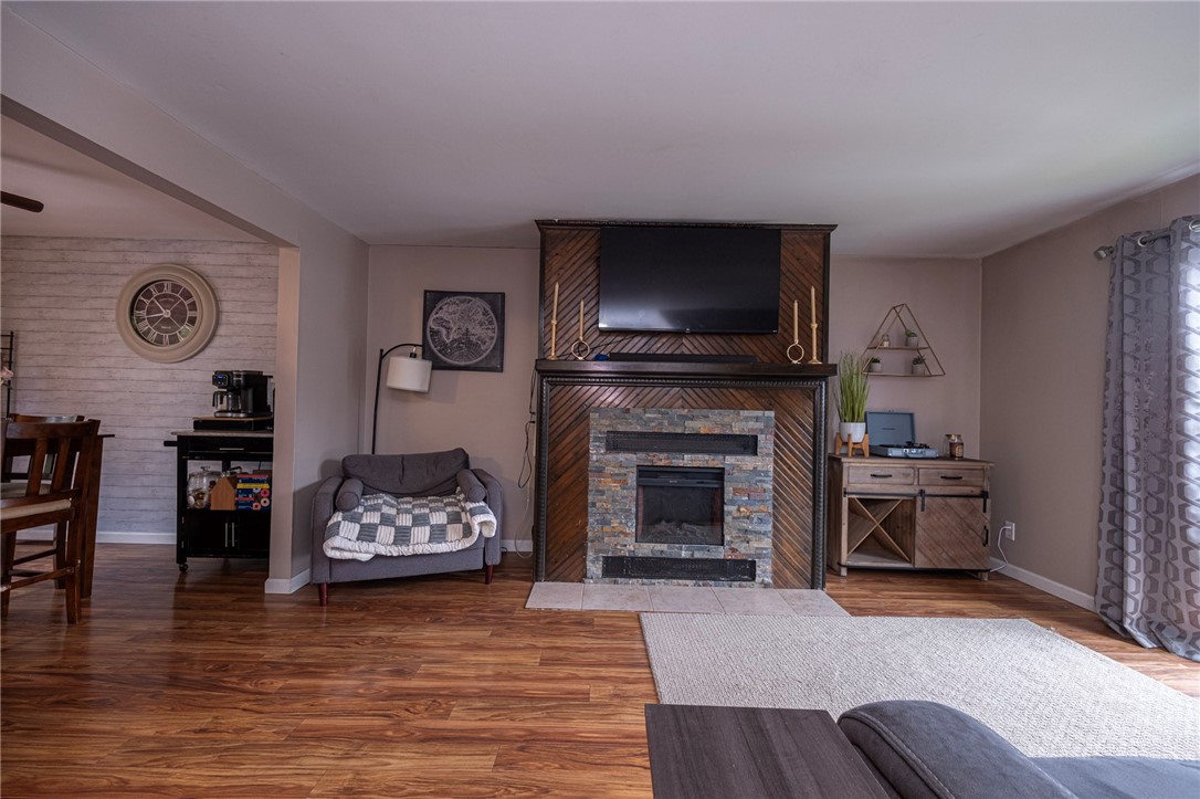 211 Parkwood Dr
