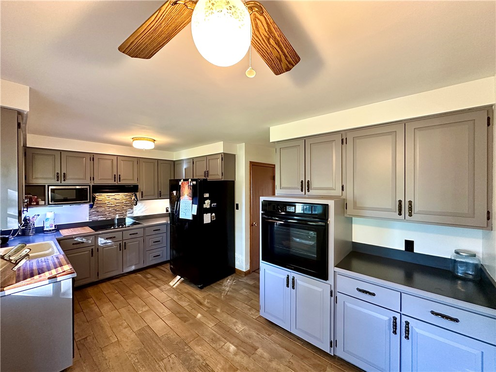 Neshannock Twp, Pennsylvania 16105, United States, 3 Bedrooms Bedrooms, ,2 BathroomsBathrooms,Residential,Active,232280