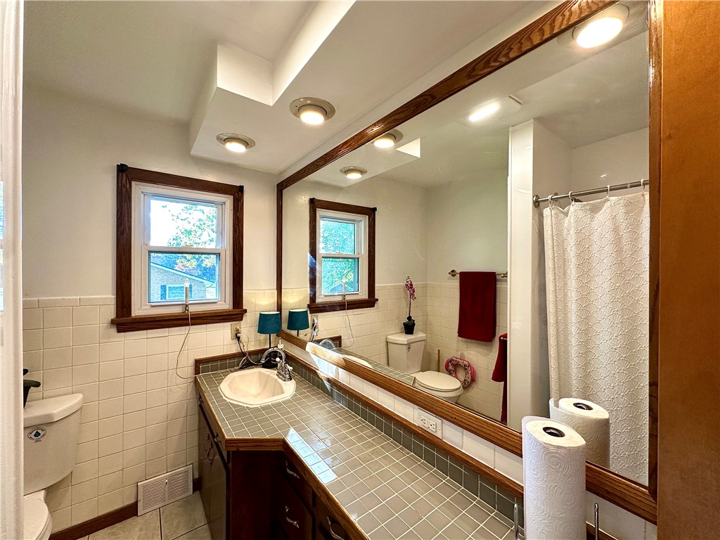 Neshannock Twp, Pennsylvania 16105, United States, 3 Bedrooms Bedrooms, ,2 BathroomsBathrooms,Residential,Active,232280