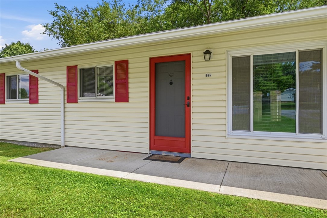 225 Sandalwood Dr