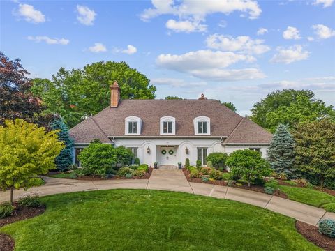 152 Devonwood Dr Upper St. Clair PA 15241