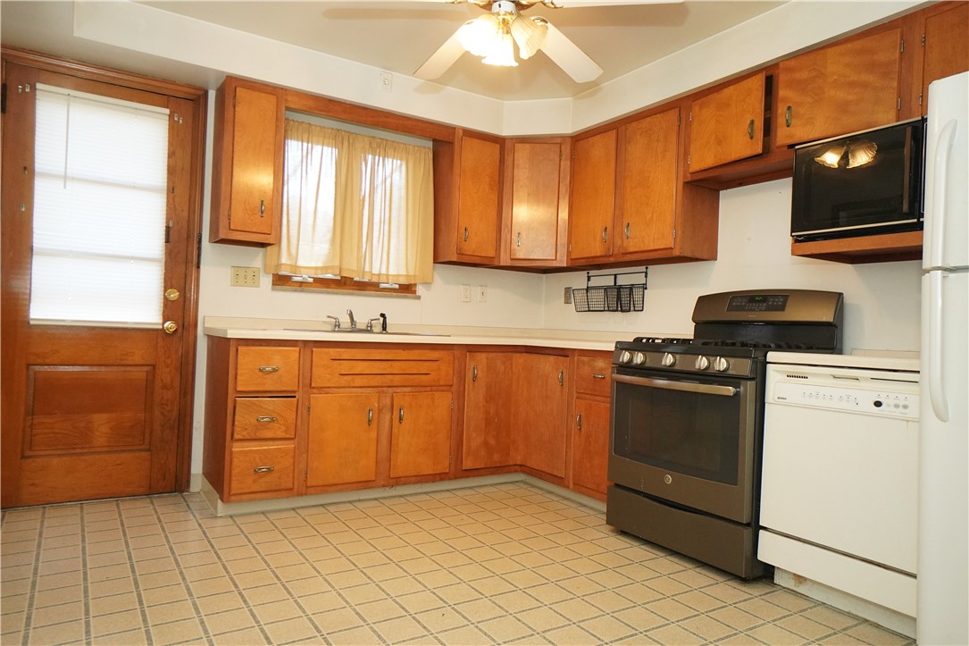 Castle Shannon, Pennsylvania 15234, United States, 3 Bedrooms Bedrooms, ,3 BathroomsBathrooms,Residential,Active,43334