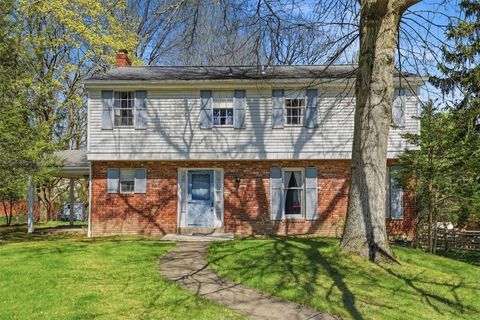 Photo of 108 Oxbridge Dr, Pittsburgh, PA 15237 (MLS # 1748404)
