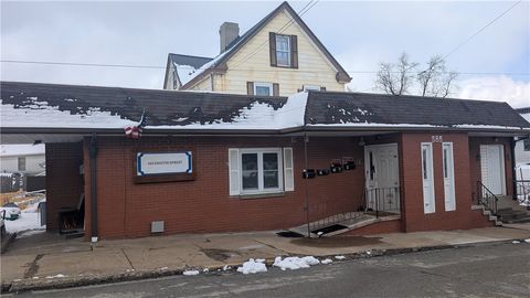 Photo of 585 Fayette St #4, Washington, PA 15301 (MLS # 1744108)