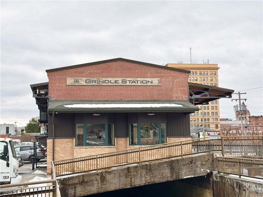 Photo 1 of 24 — 90 Pittsburgh Street, Uniontown, PA 15401