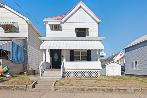 Photo of 129 Franklin Ave, Vandergrift, PA 15690 (MLS # 1729838)