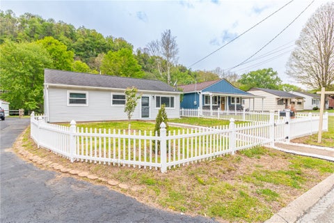 Photo of 2873 N Meadow St, Harrison Twp, PA 15065 (MLS # 1764156)