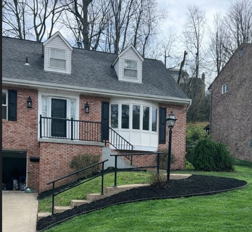 Photo of 215 Black Oak Dr, Pittsburgh, PA 15220 (MLS # 1749510)