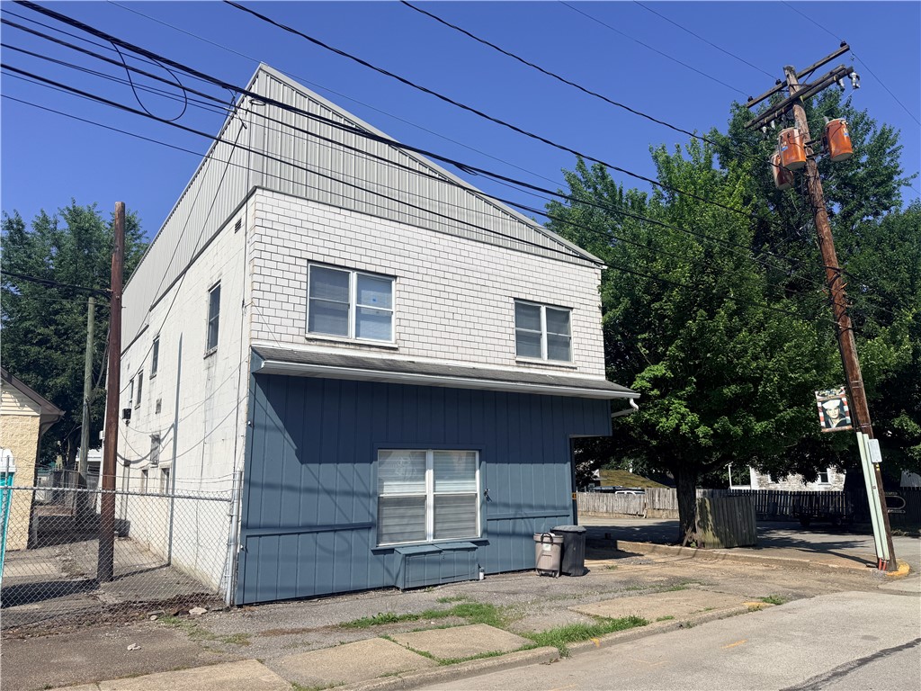 Photo 1 of 10 — 341 N Grant Ave APT 2, Kittanning Boro, PA 16201