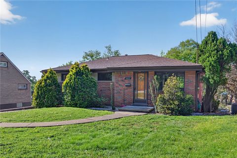 Photo of 3816 Fleetwood Dr, West Mifflin, PA 15122 (MLS # 1750944)