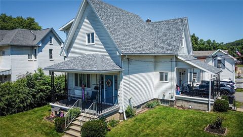 Photo of 408 W Diamond St, Butler, PA 16001 (MLS # 1758310)