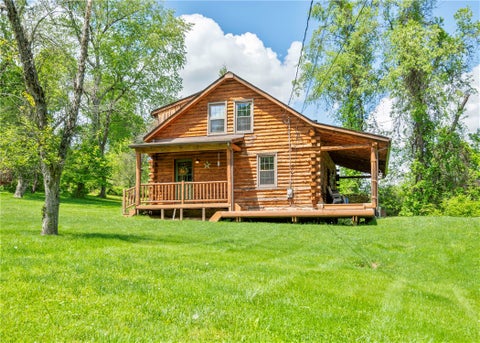 Photo of 1333 Sugar Run Rd, Venetia, PA 15367 (MLS # 1761906)