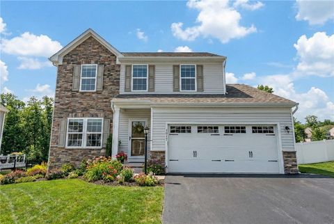 Photo of 1017 Blackhawk Dr, Valencia, PA 16059 (MLS # 1740428)