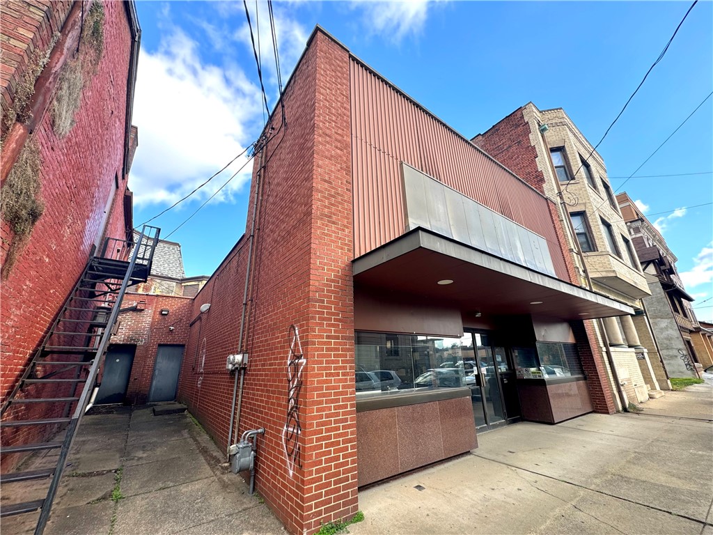107 E North St