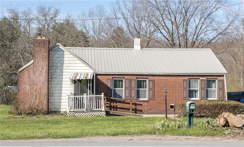 Photo of 1971 Henderson Ave, Washington, PA 15301 (MLS # 1749330)