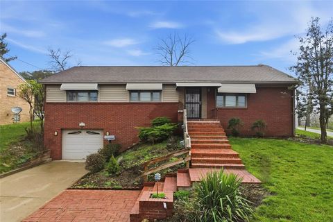 Photo of 1013 El Rancho Dr, Pittsburgh, PA 15220 (MLS # 1746634)