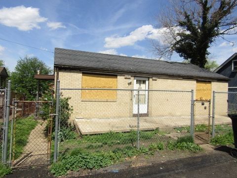 Photo of 5915 Meade St, Mckeesport, PA 15135 (MLS # 1751360)