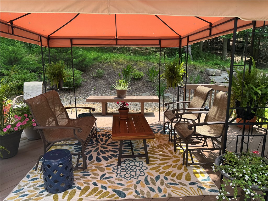 White Twp, Pennsylvania 15701, United States, 4 Bedrooms Bedrooms, ,4 BathroomsBathrooms,Residential,Active,219661