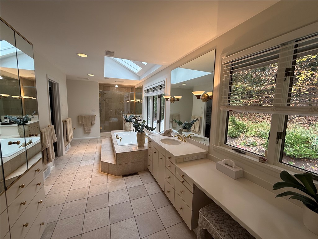 White Twp, Pennsylvania 15701, United States, 4 Bedrooms Bedrooms, ,4 BathroomsBathrooms,Residential,Active,219661