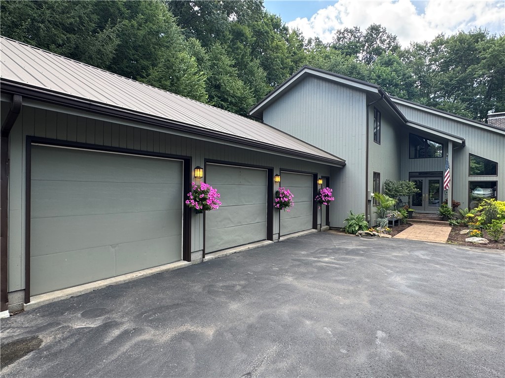 White Twp, Pennsylvania 15701, United States, 4 Bedrooms Bedrooms, ,4 BathroomsBathrooms,Residential,Active,219661