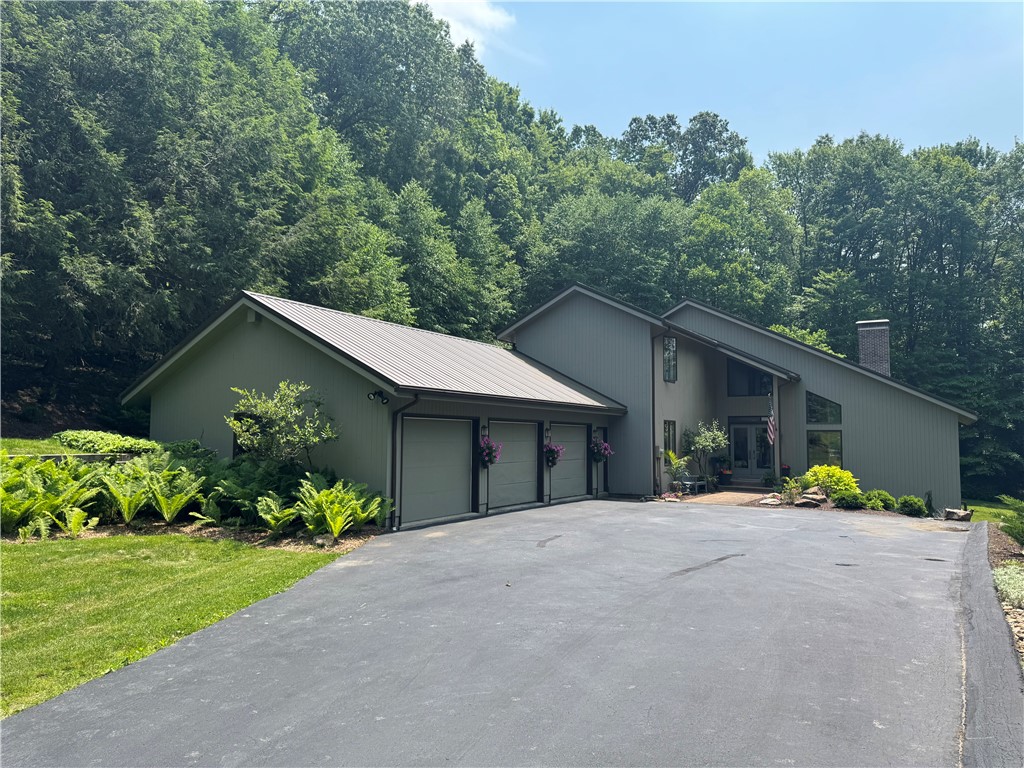 White Twp, Pennsylvania 15701, United States, 4 Bedrooms Bedrooms, ,4 BathroomsBathrooms,Residential,Active,219661