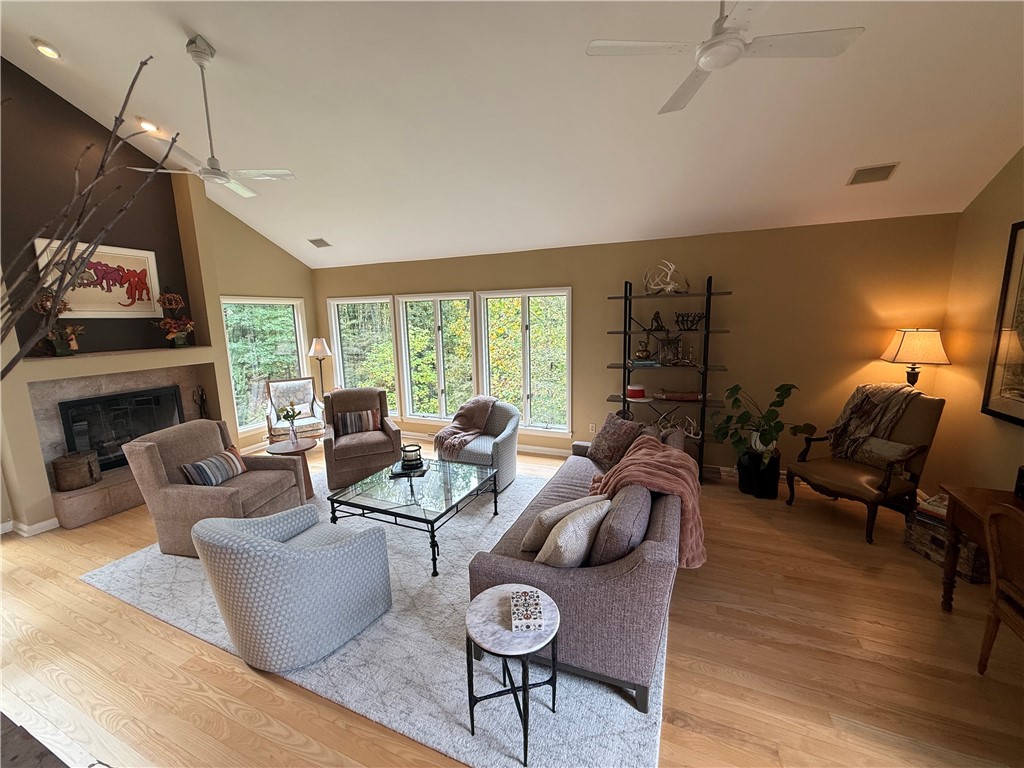 White Twp, Pennsylvania 15701, United States, 4 Bedrooms Bedrooms, ,4 BathroomsBathrooms,Residential,Active,219661