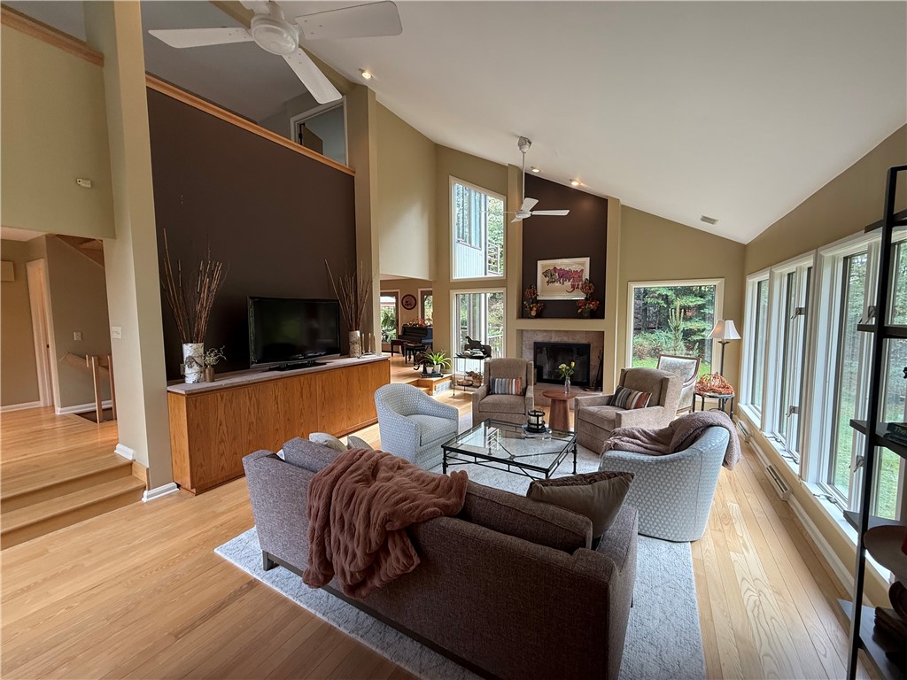 White Twp, Pennsylvania 15701, United States, 4 Bedrooms Bedrooms, ,4 BathroomsBathrooms,Residential,Active,219661