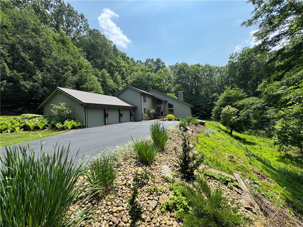 White Twp, Pennsylvania 15701, United States, 4 Bedrooms Bedrooms, ,4 BathroomsBathrooms,Residential,Active,219661
