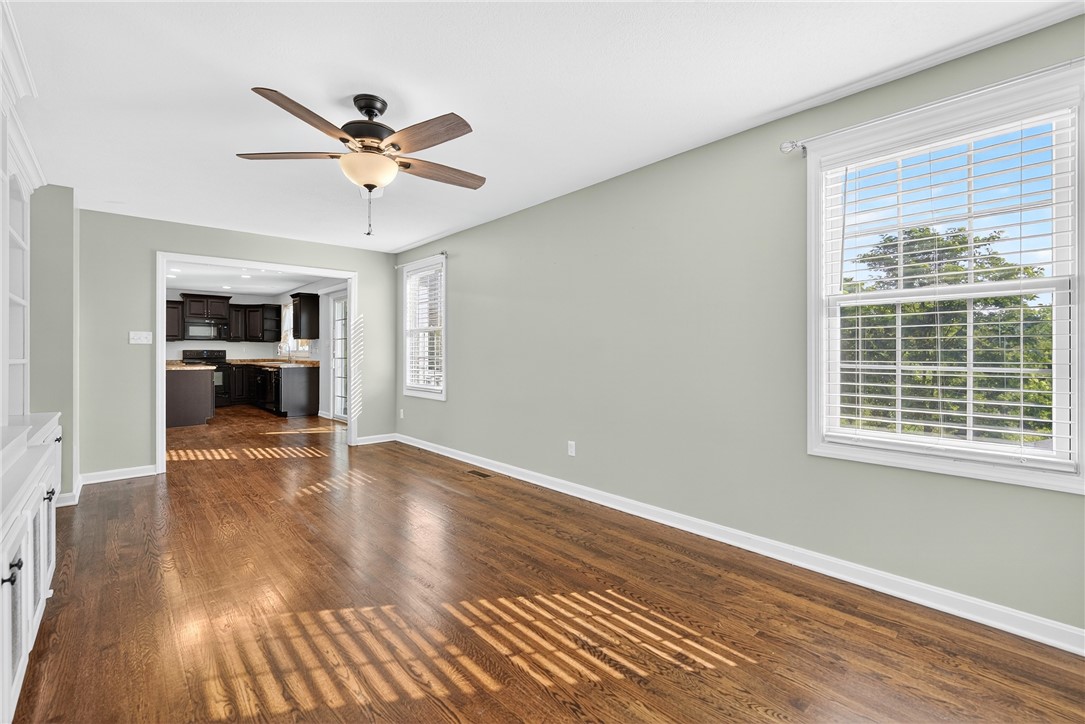 South Strabane, Pennsylvania 15301, United States, 4 Bedrooms Bedrooms, ,3 BathroomsBathrooms,Residential,Contingent,160910